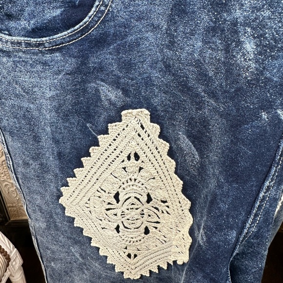 🆕 POL crochet patchwork wide-leg denim overalls. NWOT - Picture 7 of 13